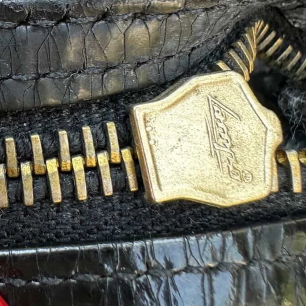 CHANEL 1995 24K Gold Hardware CC Logo Patent Leather Petit Shopping Tote Bag - Picture 12 of 15